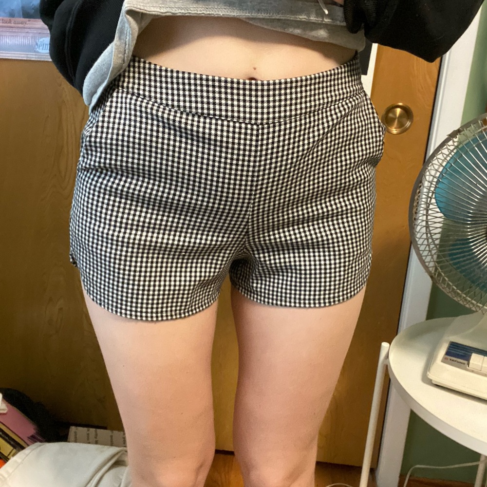 Plaid / Houndstooth scalloped shorts